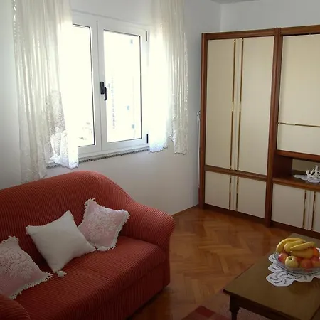 Neda Apartment *